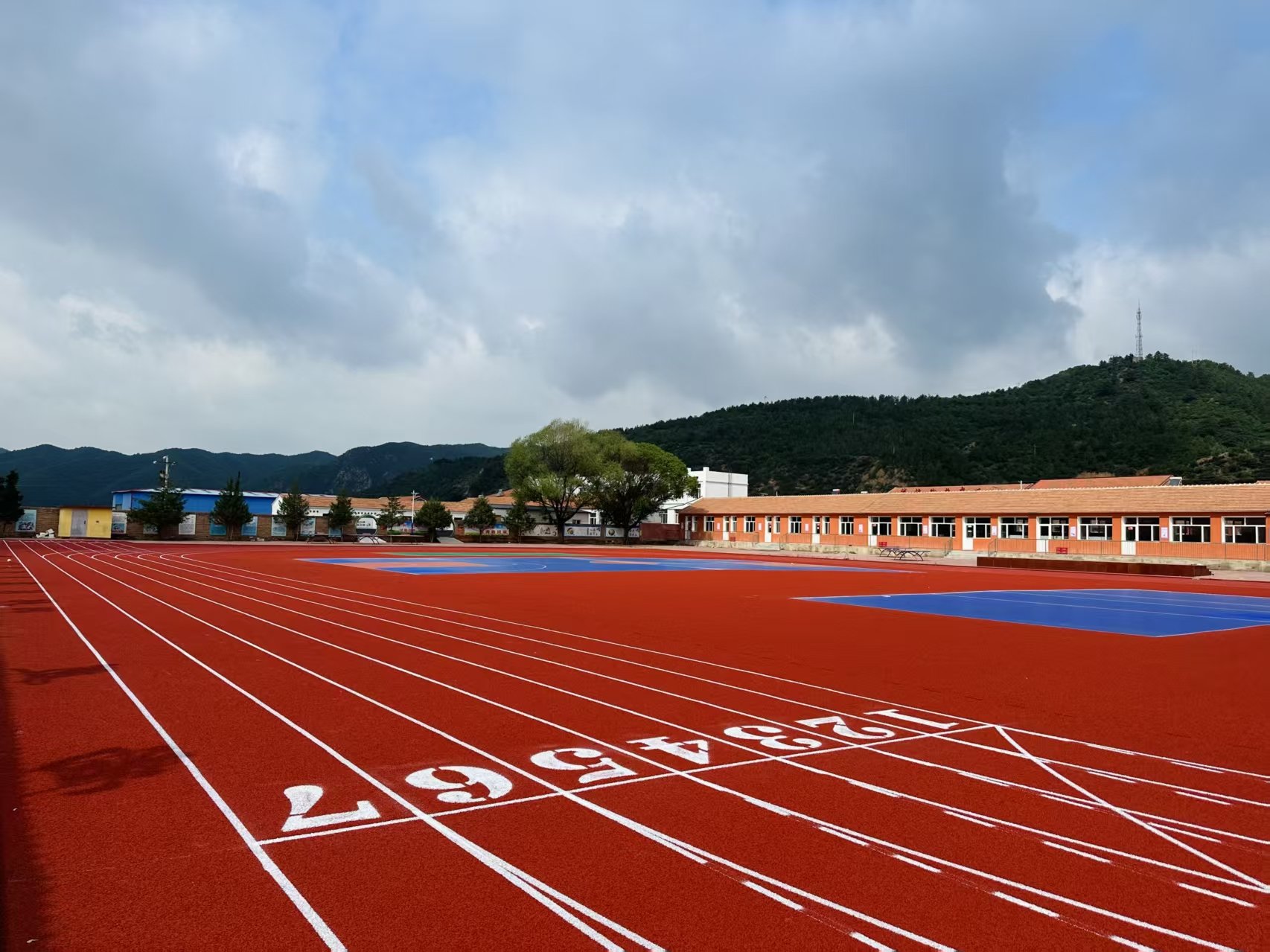 眉山市自结纹塑胶跑道EPDM地面 - 价格